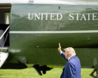 Дональд Трамп машет в пустоту?