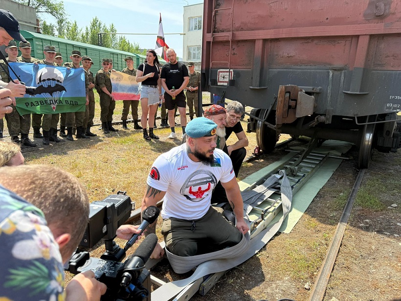 Потерявший ноги на СВО тульский десантник установил силовой мировой рекорд