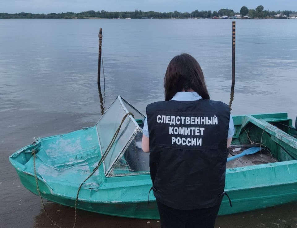 катер врезался в мол