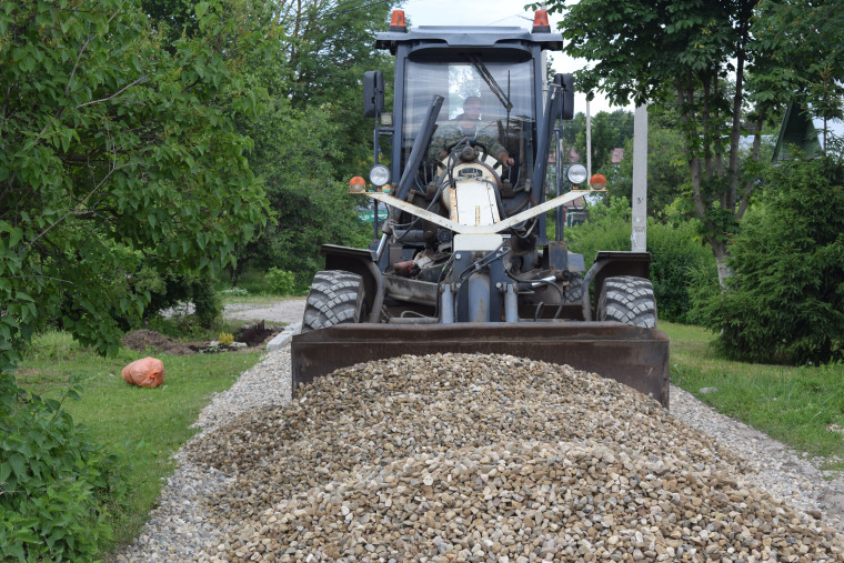 Дорожники укрепили проблемные улицы щебнем в Иванове
