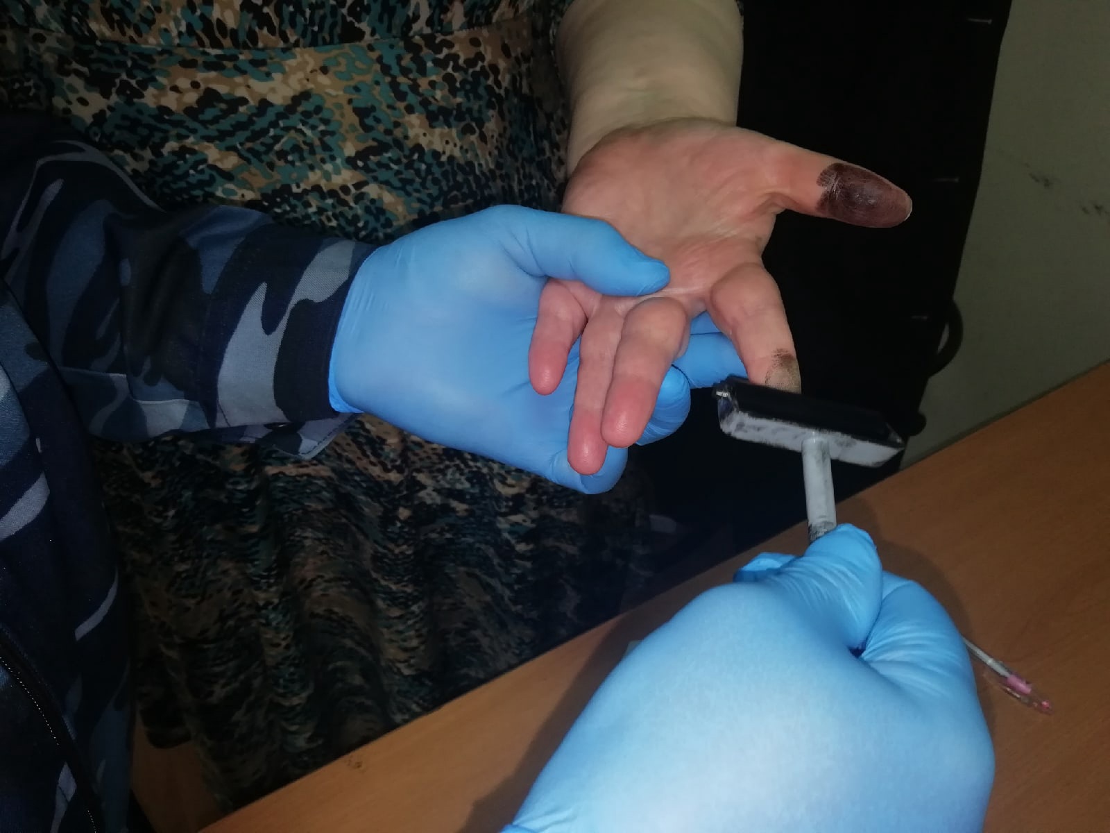 В Фурмановском районе задержали вора, укравшего парфюм из магазина