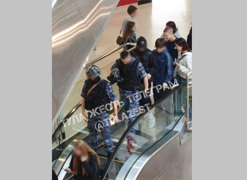 В Туле юноша в Гостином дворе брызнул из баллончика в лицо девушке