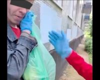 В Великом Новгороде подростки избили инвалида