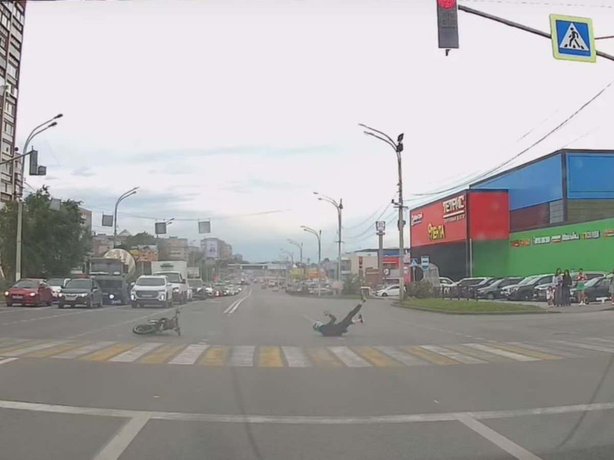 парень упал с мотоцикла, убегая от ГАИ