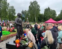 В Ярославле открыли памятник участникам СВО.