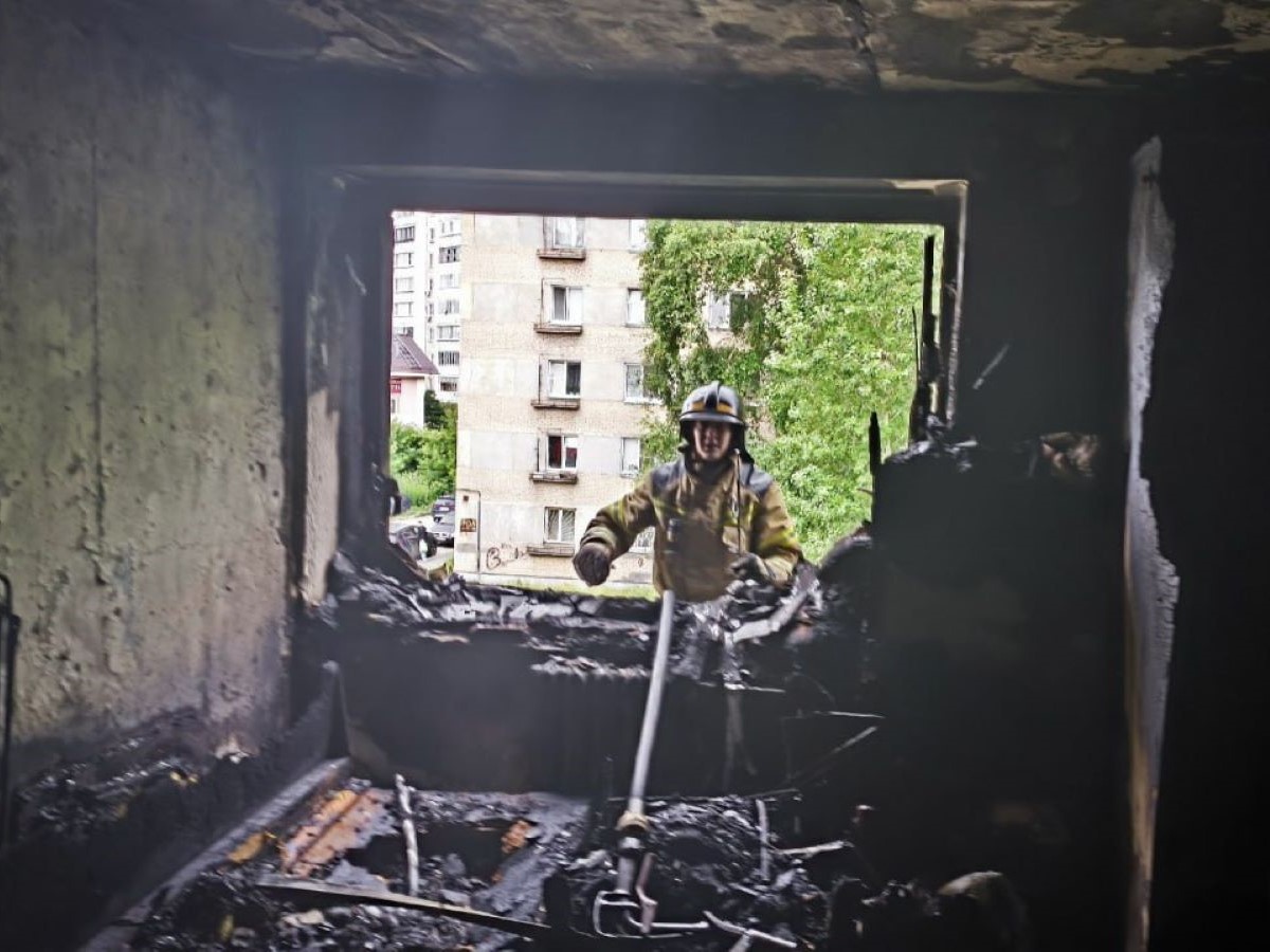 выпрыгнул с третьего этажа из-за пожара