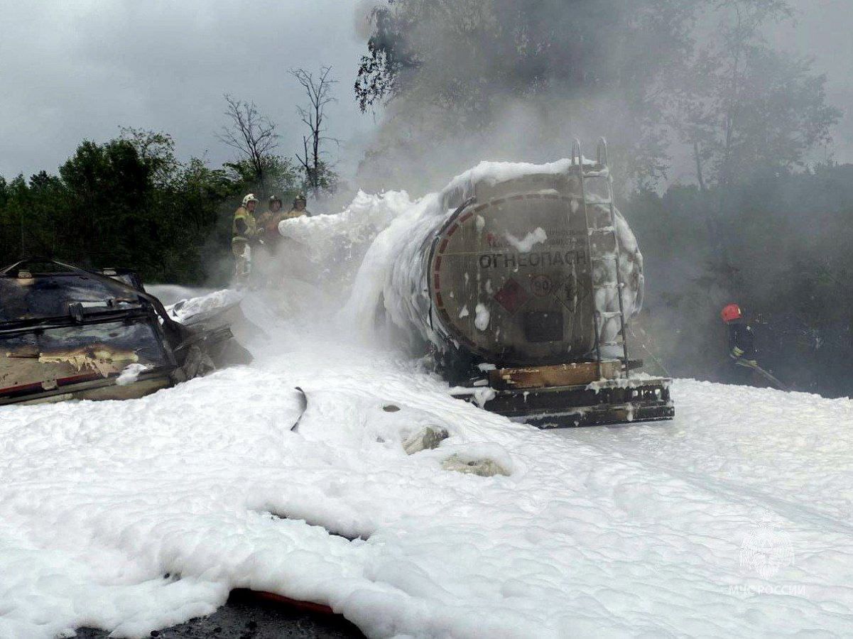 ДТП с горящими фурами
