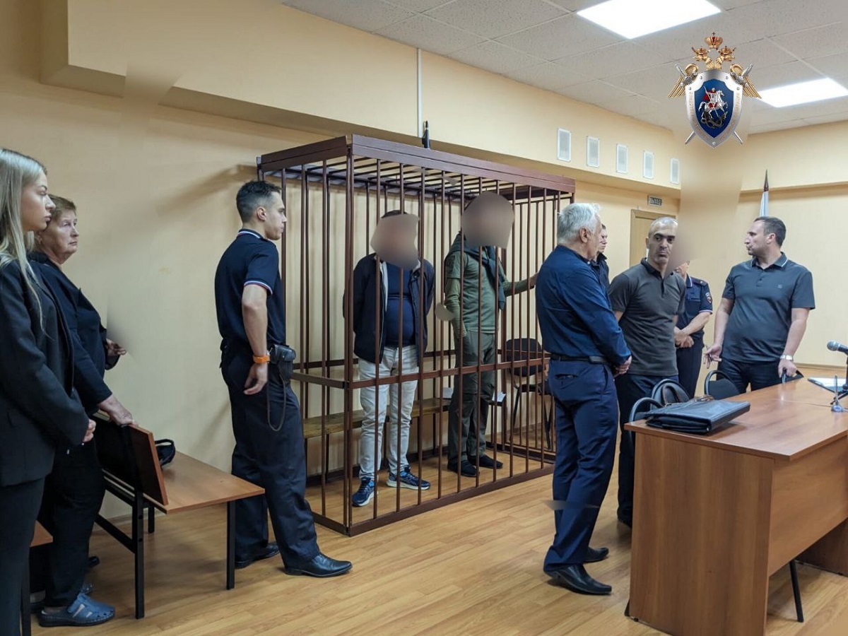 Виновные в мошенничестве получили по три года.