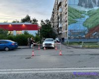 автомобиль сбил электросамокатчика