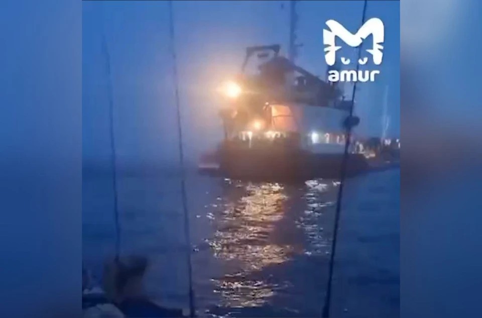 Врезались сухогруз и катер