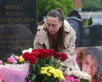 На могиле Жанны