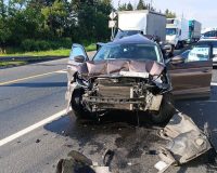 В Новгородской области на трассе М-10 произошло столкновение трёх автомобилей