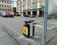 В Иванове на проспекте Ленина установили экспериментальные урны с пепельницами