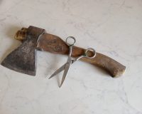 Был вооружён топором и ножницами…