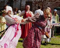 Курба пела и плясала на фестивале «А Курба будет жить!»