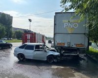 ВАЗ протаранил стоящий большегруз