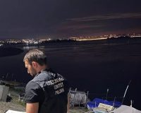 баржа и катер