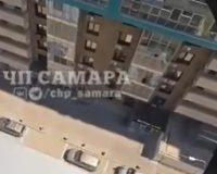 выпал с балкона и погиб