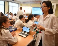 Учитель в школе