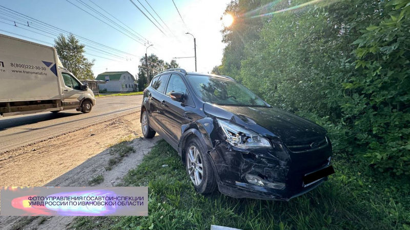 В Иванове Форд Куга столкнулся с Теслой при развороте: пострадал 5-летний ребенок