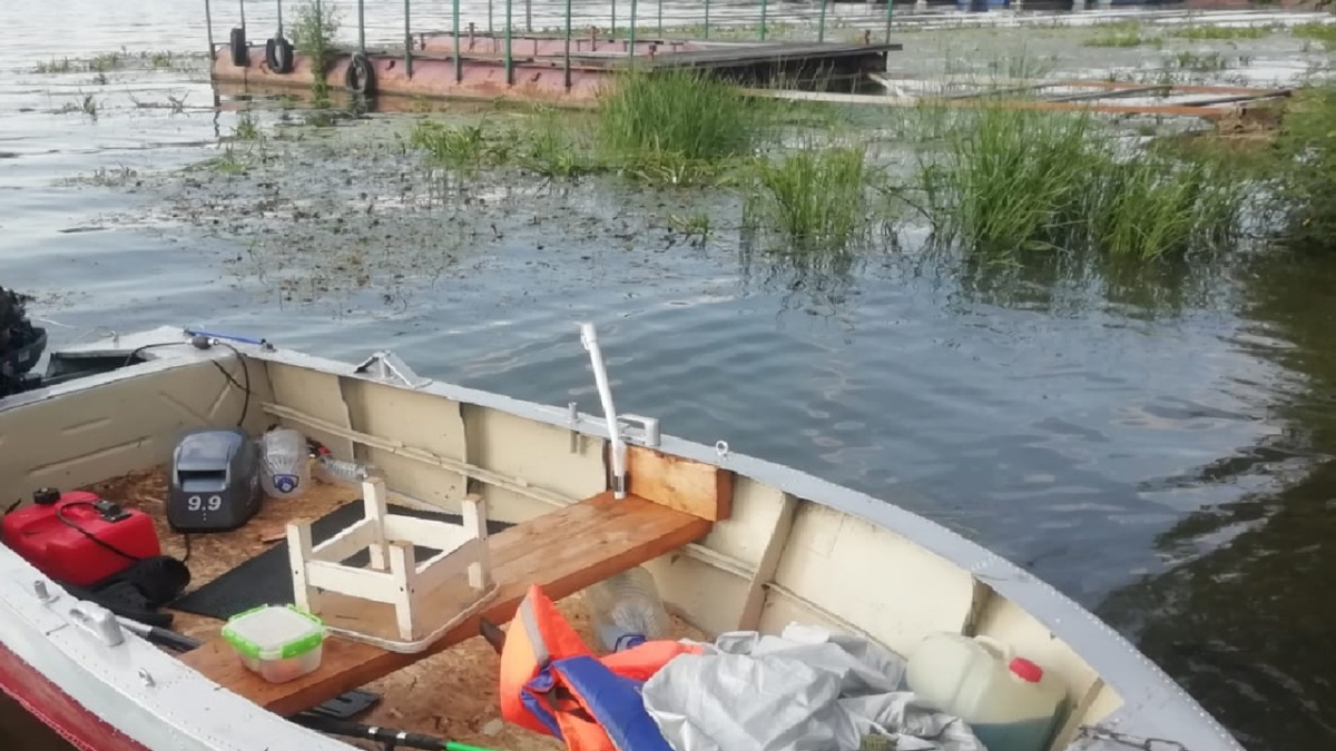 лодка перевернулась