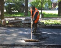 Завершается ремонт асфальта на улице Садовой