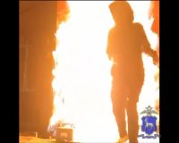 девушка подожгла павильоны