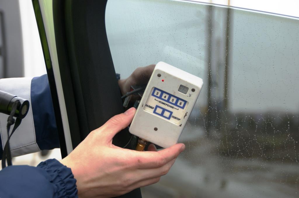 За отказ снять тонировку со стёкол автомобиля женщину направили в спецприёмник