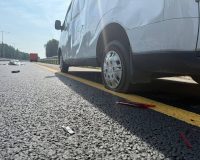 В Новгородской области водитель грузовика сбил коллегу, остановившегося для ремонта микроавтобуса