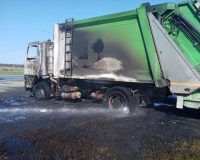 три человека выпрыгнули из горящего грузовика