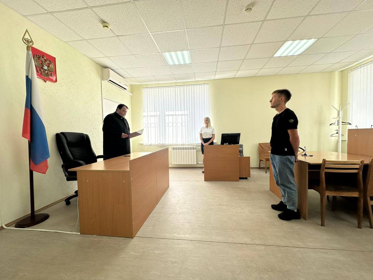 В Новгородской области пьяный угонщик врезался в столб