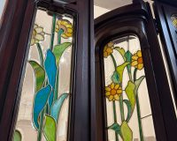 В Музее ивановского ситца вновь сияют отреставрированные витражные двери