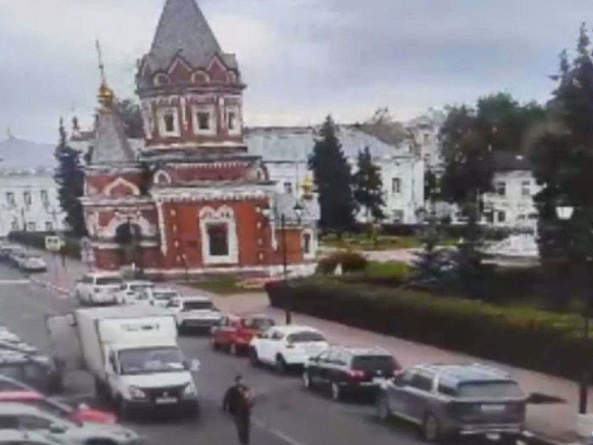 Ярославец украл из "Газели" продукты на 49 тысяч рублей.