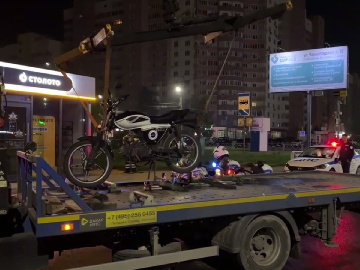 У двух подростков изъяли мопеды.