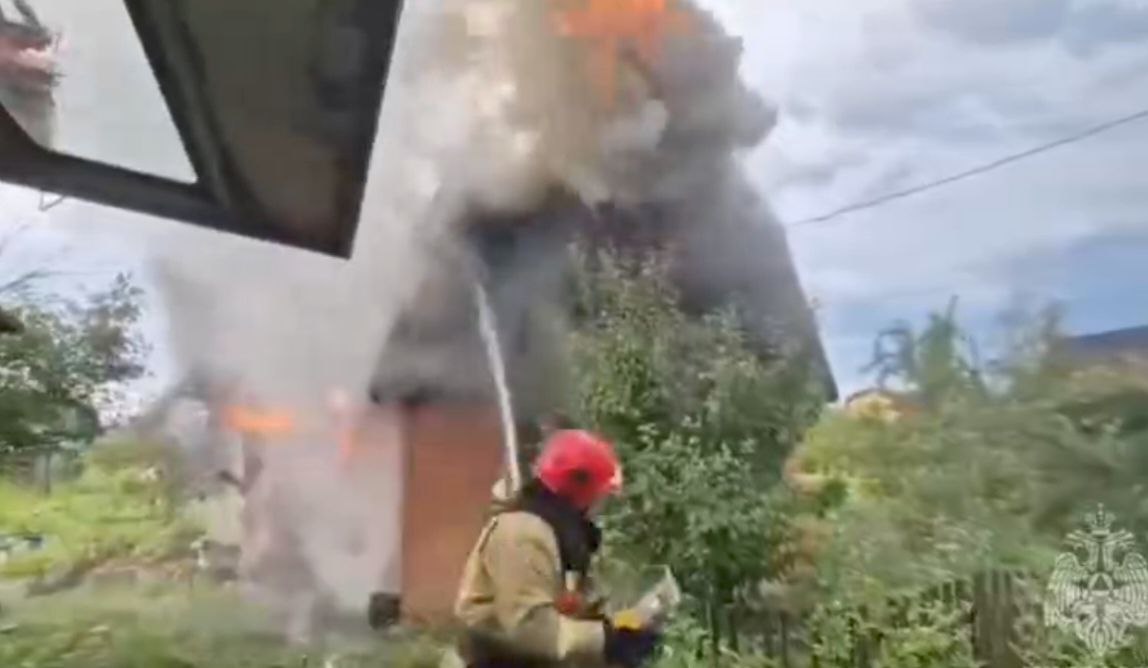 В Новгородской области в садовый дом ударила молния