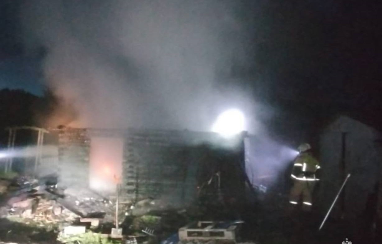 На улице Победы в старорусской деревне в пожаре погибла пожилая женщина