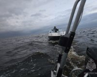 На озере Ильмень терпела бедствие моторная лодка