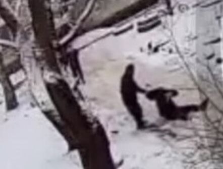 Зарезавший человека средь бела дня в центре Новгорода признан психически больным