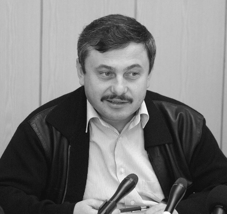 В Великом Новгороде простились с первым губернатором области Михаилом Прусаком