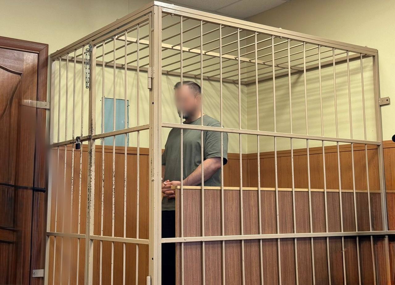 Попавшегося на получении взятки сотрудника новгородского Управления ФНС взяли под стражу