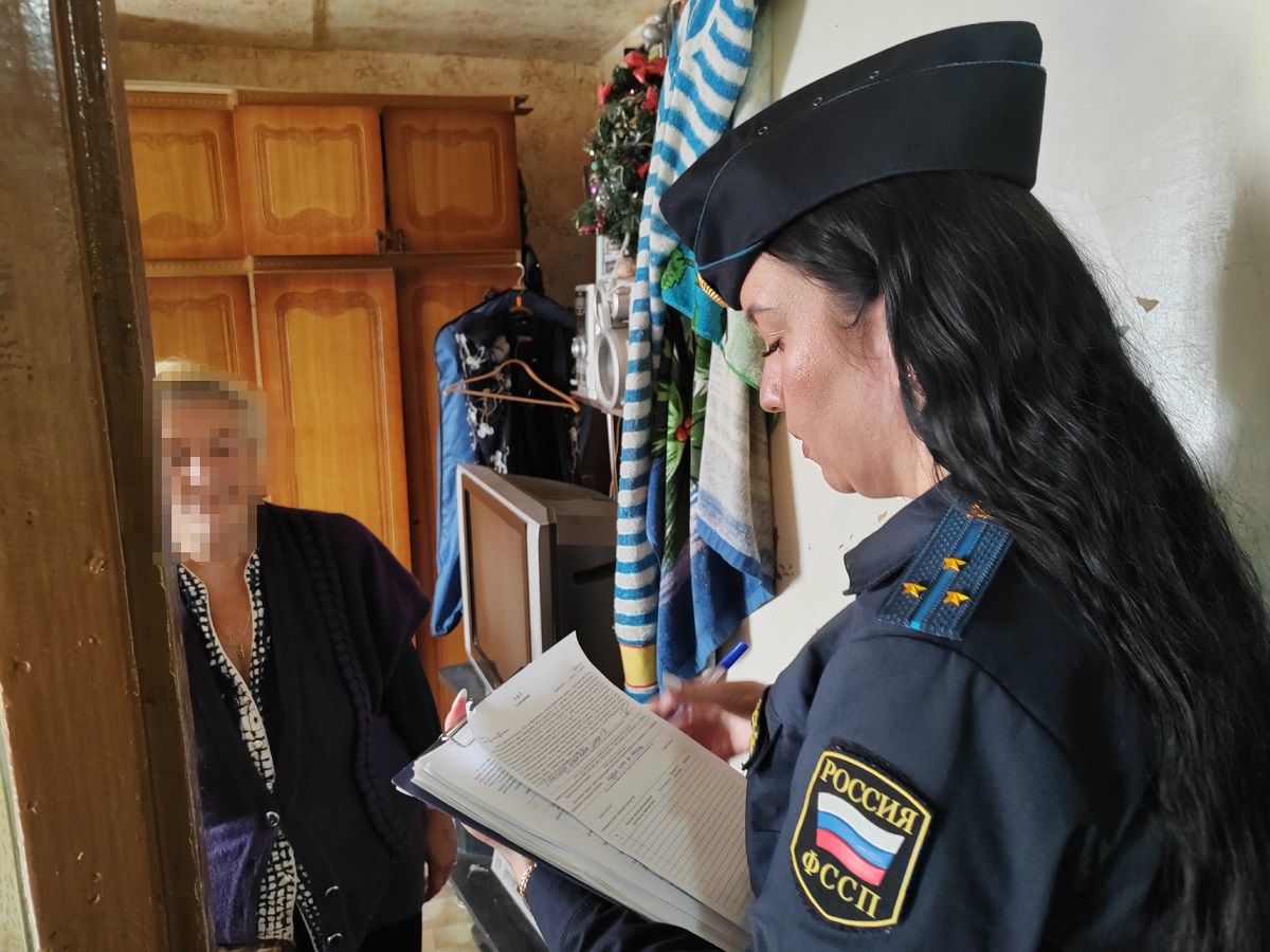 Участнику СВО из Ярославля вселиться в квартиру помогли приставы.