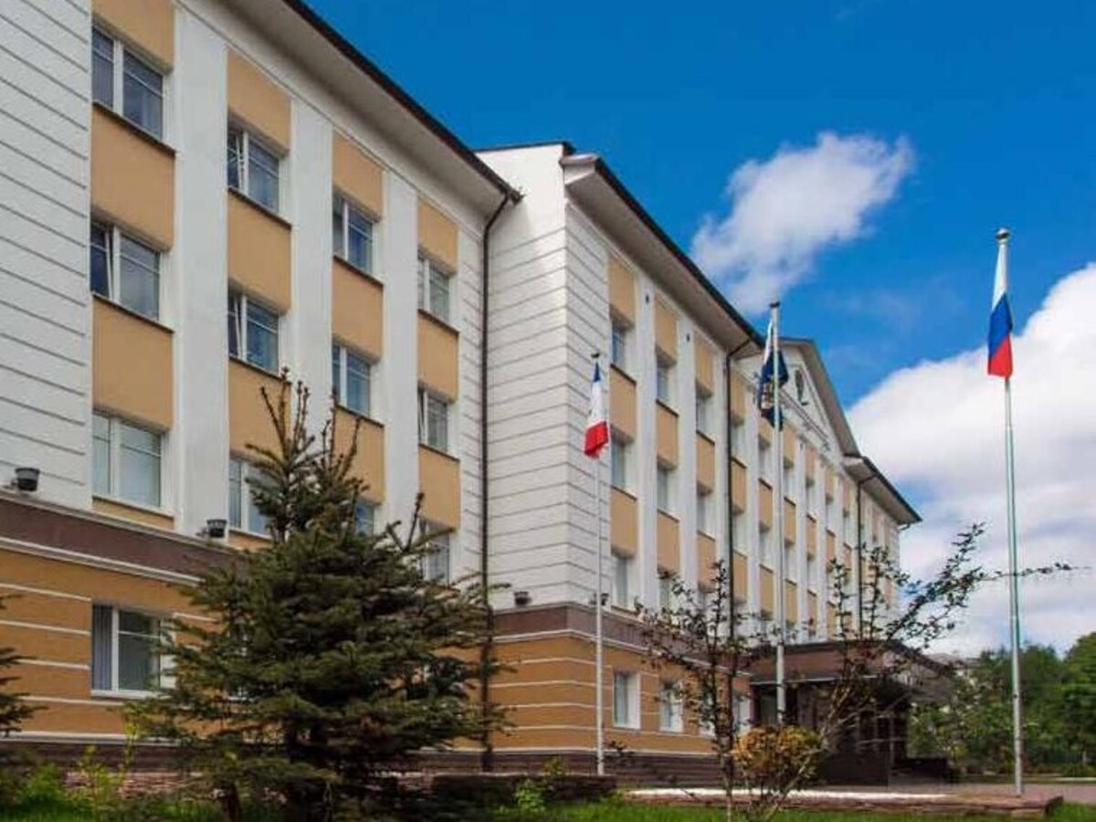 В Великом Новгороде мужчина погиб при прессовке макулатуры