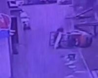 погрузчик упал