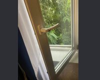 В Тамбове двухлетняя девочка выпала из окна третьего этажа и разбилась