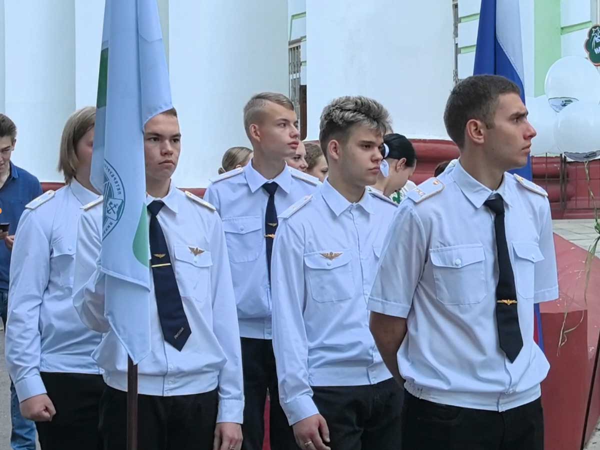 Железнодорожники поздравили студентов с Днем знаний