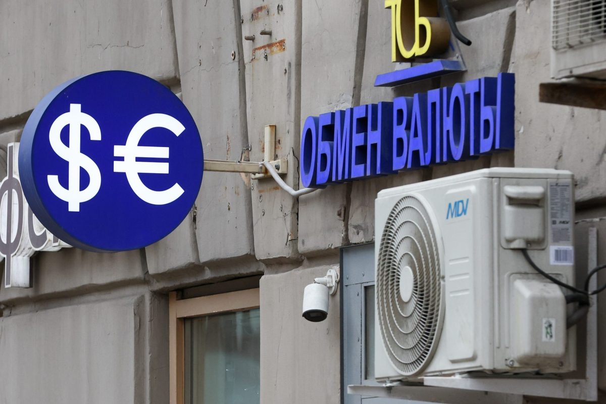 вывеска доллар и евро