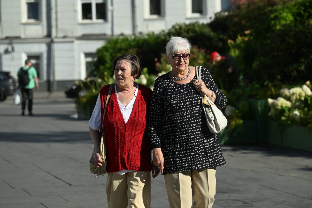 Две женщины пожилого возраста