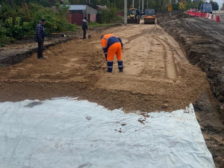 В Иванове в местечке Отрадное ремонтируют дорогу к новой железнодорожной платформе