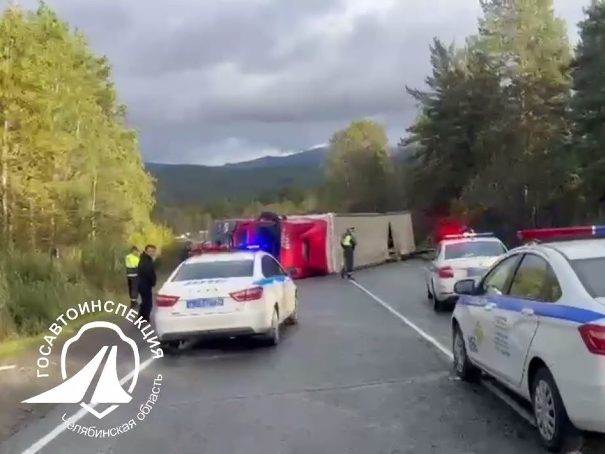 фура упала и перекрыла проезд по М-5