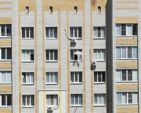 окно многоэтажка